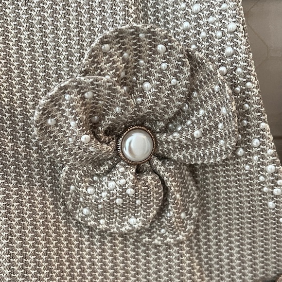 St. John Cream and Beige Tweed Skirt Set with Brooch - Picture 3 of 10